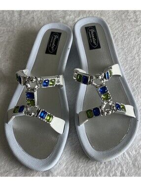 Grandco Sandals White Jeweled Beaded T-Strap Slide Flip Flops Women Size 9